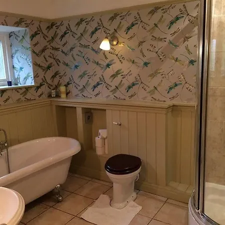 לינה וארוחת בוקר Millwood 3*